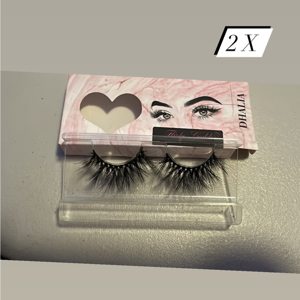 Lash style dahlia